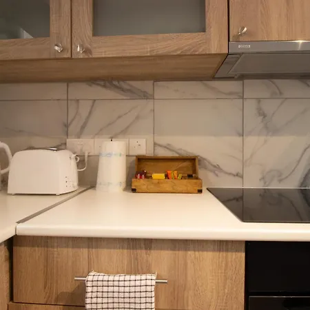 Modern 2br Steps From Apartamento Oroklini