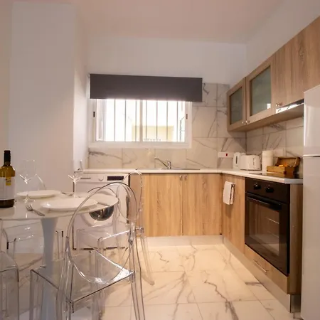 Modern 2br Steps From * Oroklini