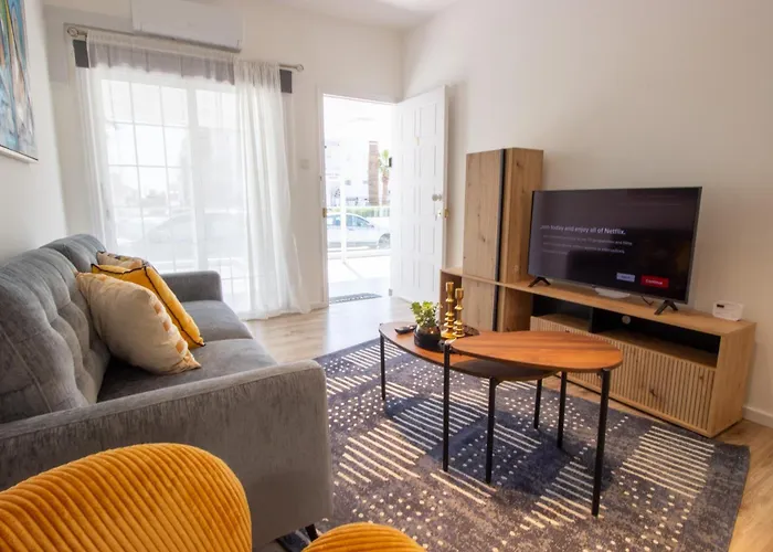 Modern 2br Steps From Apartmán Voroklini