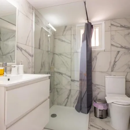 Modern 2br Steps From