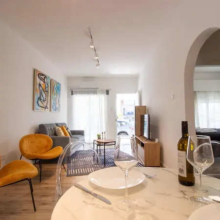 Apartment Modern 2br Steps From