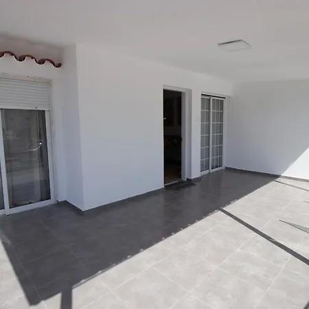 Apartment Modern 2br Steps From