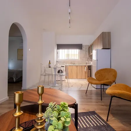 Modern 2br Steps From Apartment