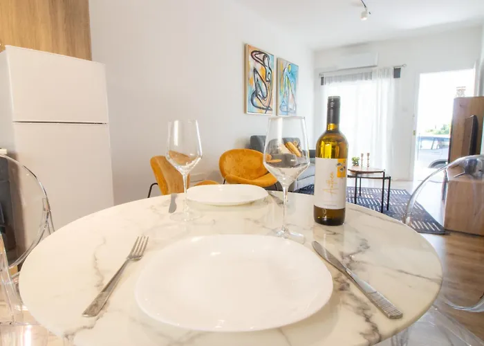 Apartman Modern 2br Steps From Voróklini