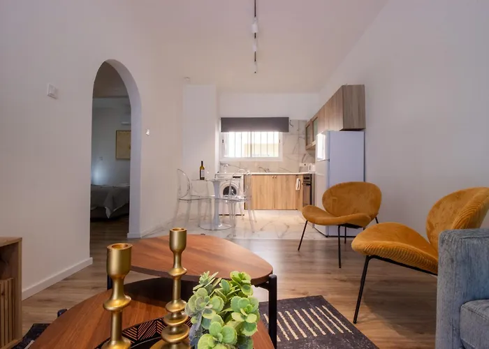 Modern 2br Steps From Apartment